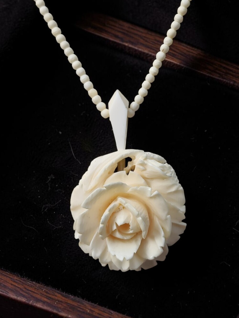 🌹 Antique Organic Beaded Rose Pendant Necklace